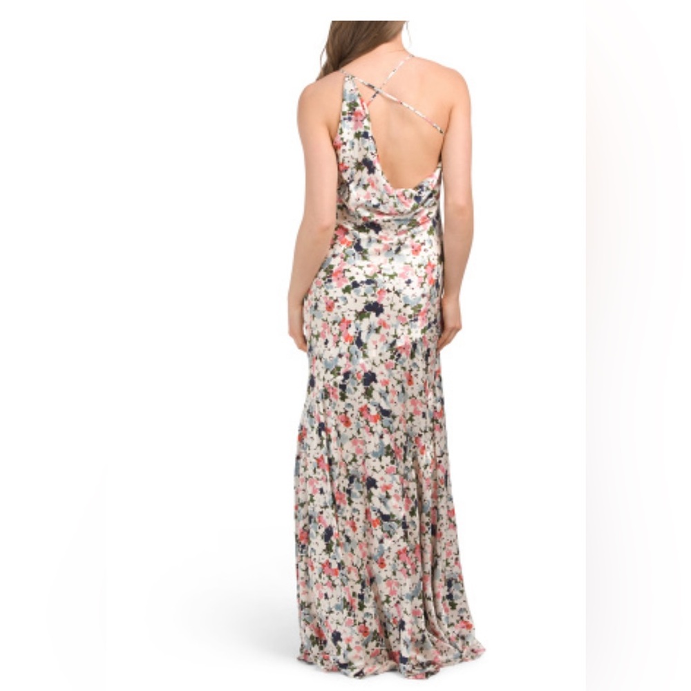 CINQ A SEPT
Silk Garden Bloom Julissa Gown Cinq a Sept color Multi/Floral Dress - Picture 3 of 16